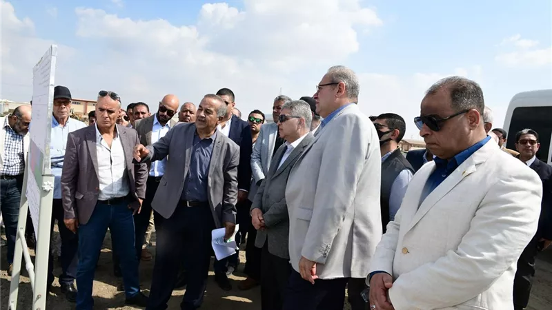 رئيس قناة السويس: يتفقد أعمال التطوير وأحواض الاستزراع السمكي