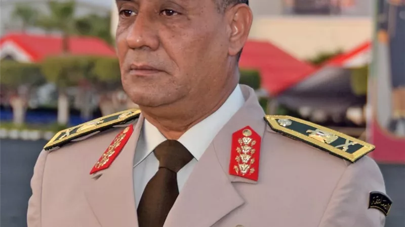 اللواء أشرف سالم زاهر مدير الأكاديمية العسكرية المصرية: هناك تنافس بين الخريجين الجدد للخدمة فى سيناء