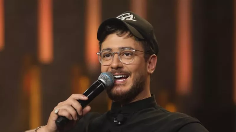 سعد لمجرد ووالدته يؤديان مناسك العمرة