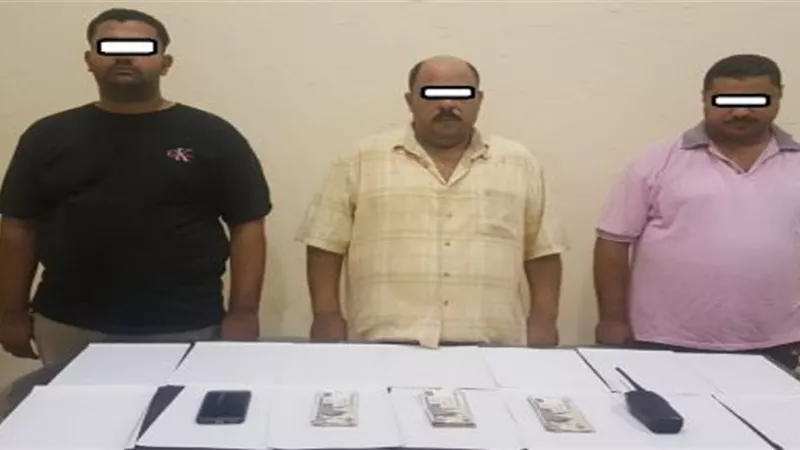 القبض علي تشكيل عصابي انتحلوا صفة رجال شرطة لسرقة المواطنين