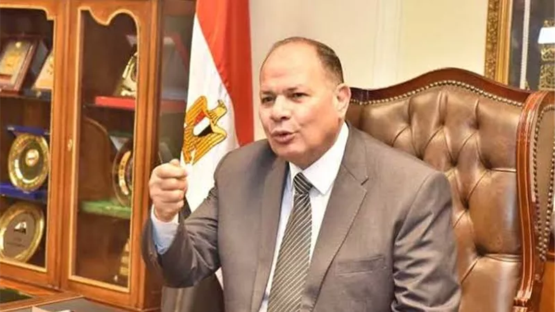 محافظ أسيوط: ضبط طن سلع متنوعة غير صالحة وتحرير 30 محضر خلال 10