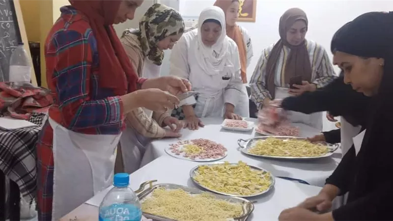 دورة تدريبية بالطبخ للتأهيل لمساعد شيف بحزب حماة الوطن البحرالأحمر
