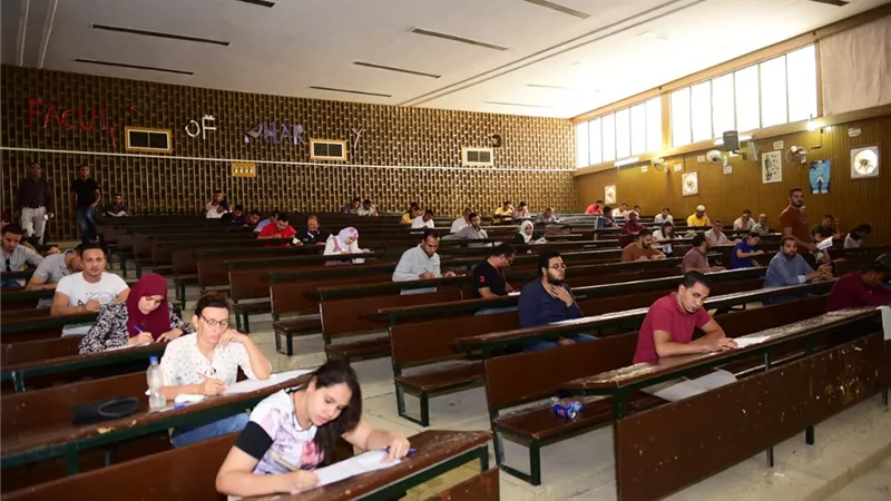 جامعة سوهاج: 800 طالب تقدموا للالتحاق ببرنامج التعليم المدمج