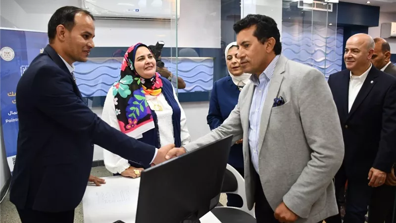 وزير الرياضة يتفقد وحدة تطوير الأعمال لمبادرة رواد النيل بالجزيرة