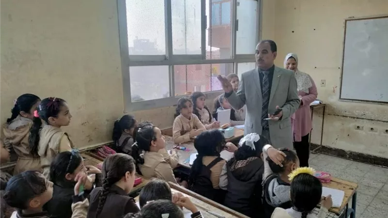 مدير تعليم الخانكة يوجه بتفعيل حصة المشاهدة داخل المدارس