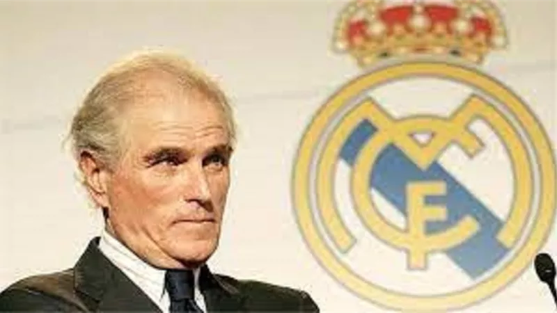 رئيس ريال مدريد السابق : الكلاسيكو سيكون مثيرا وبرشلونة يمكنه الفوز