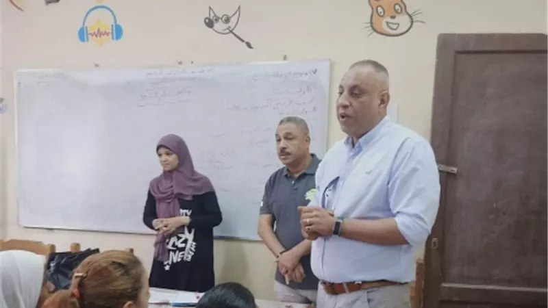 مدير تعليم الخصوص يتابع العملية التعليمية بعدد من المدارس.. صور