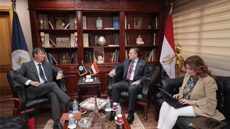 وزير السياحة يبحث مع السفير البلجيكي تعزيز سبل التعاون بين البلدين