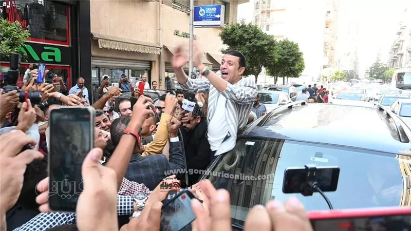 الطبل والمزمار .. استقبال حافل للنقيب مصطفى كامل بمقر الموسيقيين.. صور