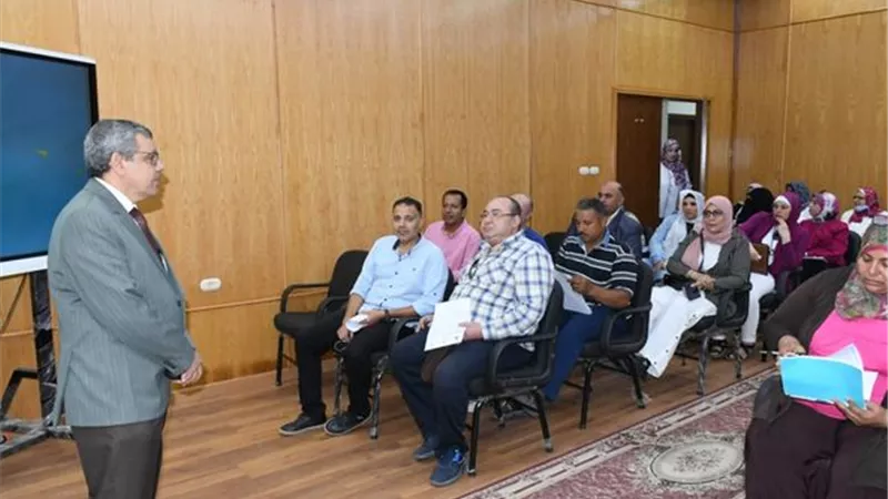 تدريب العاملين بجامعة القناة على وظيفة مديري الادارات