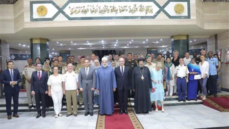 القوات المسلحة تنظم زيارة لعدد من الملحقين العسكريين العرب والأجانب