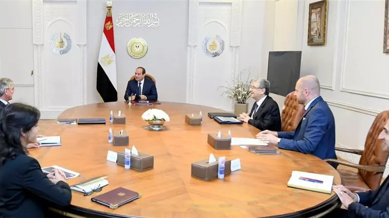 السيسي يبحث التعاون مع سيمنز العالمية في مشروعات الطاقة الخضراء
