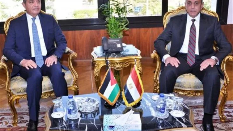 وزير الطيران يبحث مع السفير الأردنى بالقاهرة تعزيز التعاون بمجال النقل الجوي