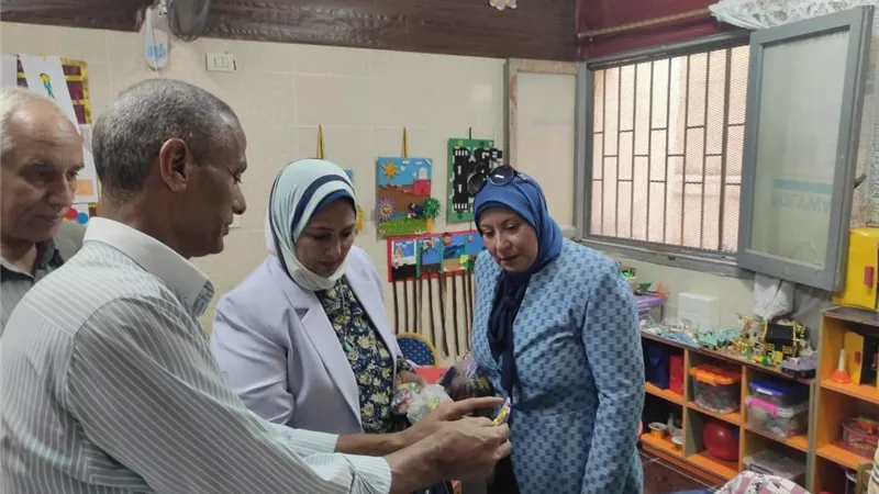 وكيل تعليم الجيزة تؤكد تسليم الكتب الدراسية وعدم ربطها بالمصروفات