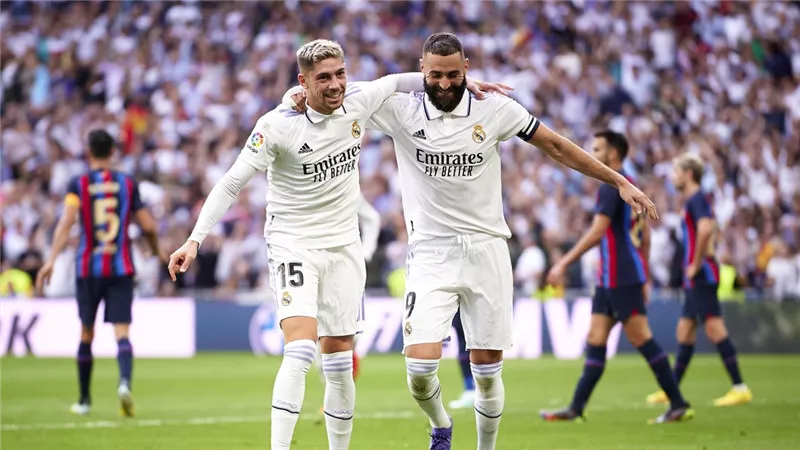 ريال مدريد يحسم الكلاسيكو بثلاثية أمام برشلونة.. فيديو