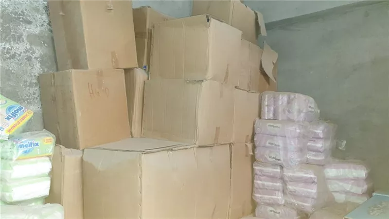 ضبط مخزن ورقيات غير مرخص به ٤٠٠٠٠ ماسك طبى مجهول المصدر