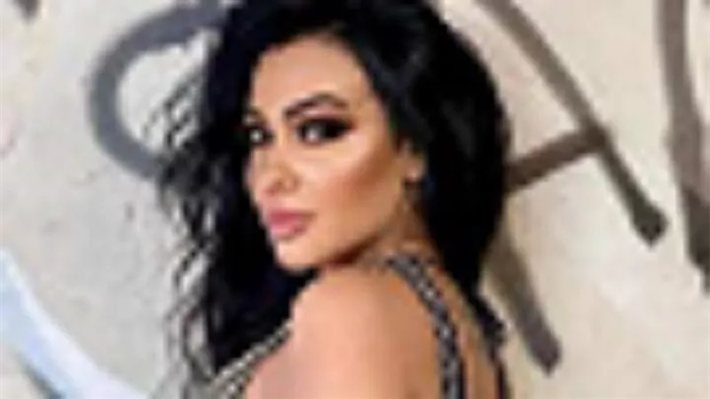 من أمام البحر.. ميرهان حسين باطلالة ساحرة .. صور