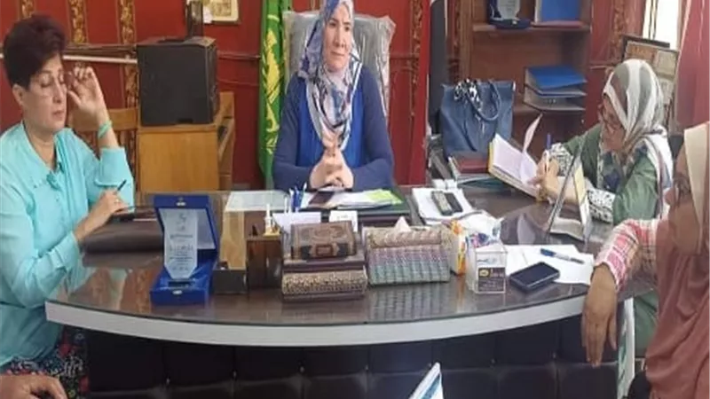 مدير تعليم القناطر الخيرية تناقش مشكلات المدارس وطرق حلها
