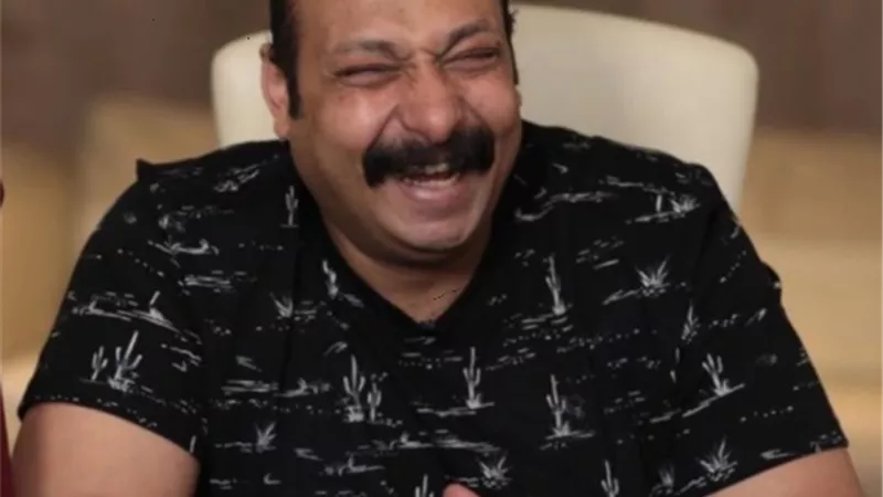 محمد ثروت مشغول بـ