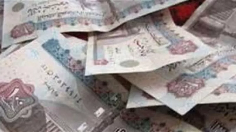 طالب بالصف الثالث الثانوي يزور عملات بحلوان