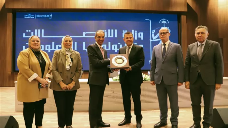 وزير الاتصالات لطلاب عين شمس: وظائف علوم البيانات هى الأكثر جاذبية