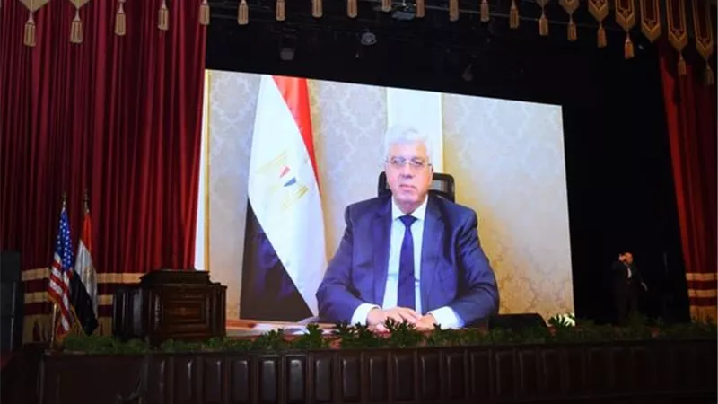 جامعة القاهرة تحتضن احتفالية تخرج دفعتين ببرنامج المنح الحكومية