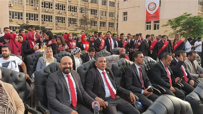 رئيس جامعة الأقصر يتفقد أعمال لجنة الاستماع بكلية الطب