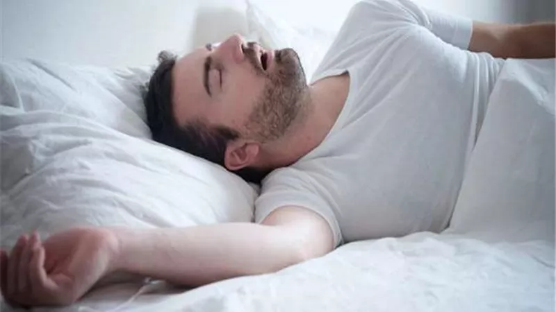 طبيبة امراض انف واذن تحذر ..الشخير يزيد من خطر ارتفاع مستوى ضغط الدم