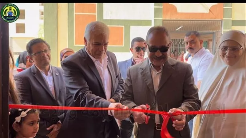محافظ الإسماعيلية يفتتح أعمال الصيانة بمدرسة الطائف الرسمية للغات