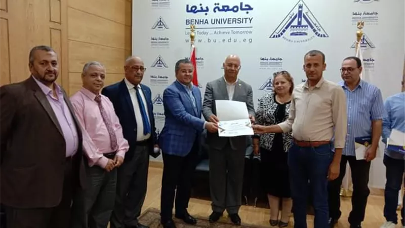 سوسة يُكرم مندوبي المالية بمستشفى بنها الجامعى