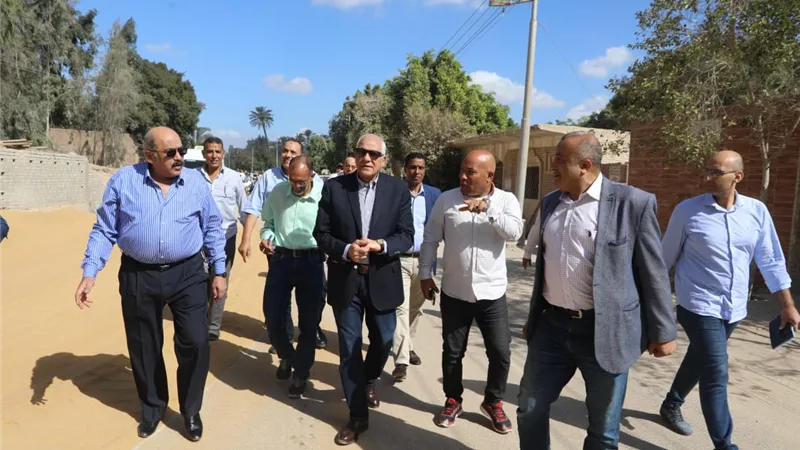 محافظ الجيزة: بدء أعمال تطوير ورصف طريق المنصورية من كفر غطاطي