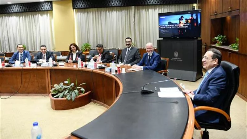 الملا يبحث مع مسئولي نوكيا استراتيجية التحول الرقمى بصناعات البترول