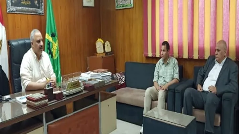 الصبروط يبحث تطوير مراكز الشباب مع مسئولى