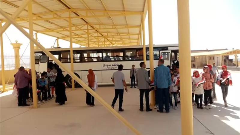 زيارات للمعالم السياحية والأثرية لطلاب مدارس سوهاج..صور
