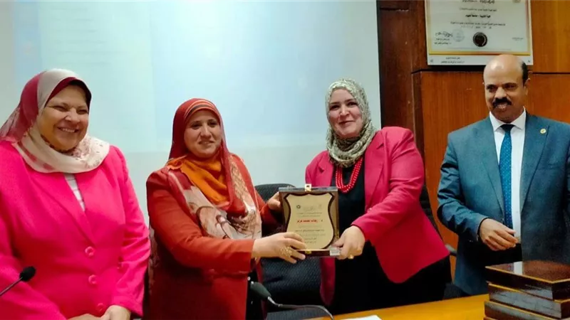 تكريم قرني وعريق في الملتقى الثاني لتربية الفيوم