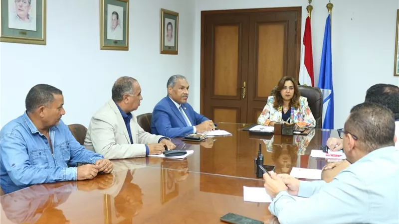 محافظ دمياط تبدي إستيائها من تدني مستوى النظافة بعزبة البرج