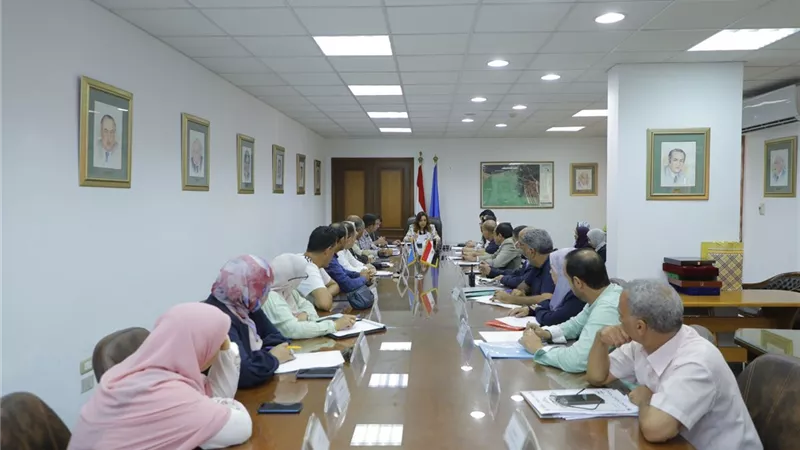 محافظ دمياط تتابع العمل بمنظومة المتغيرات المكانية وتحذر المخالفين