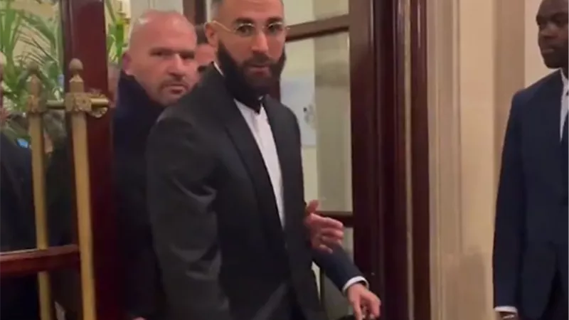 كريم بنزيما يصل حفل الكرة الذهبية 2022