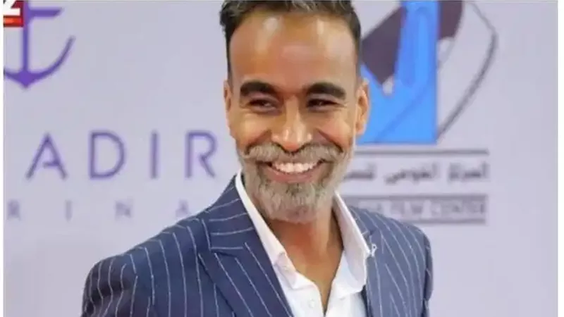شاهد.. محمود الليثى يداعب متابعيه ويعلق: اليوم العالمى للكاميرا الأمامية