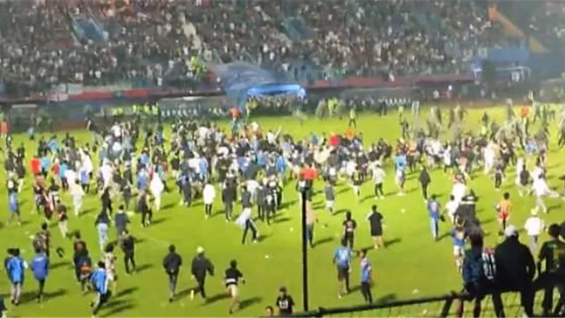 فيفا يتفق مع إندونيسيا على إعادة تقييم السلامة بعد الحادث المأسوي