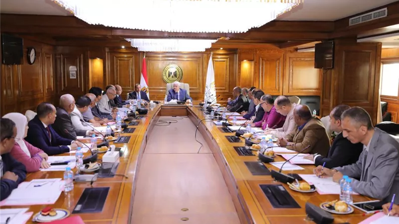 عاشور: تفعيل دور صندوق العاملين الإداريين بالجامعات الحكومية