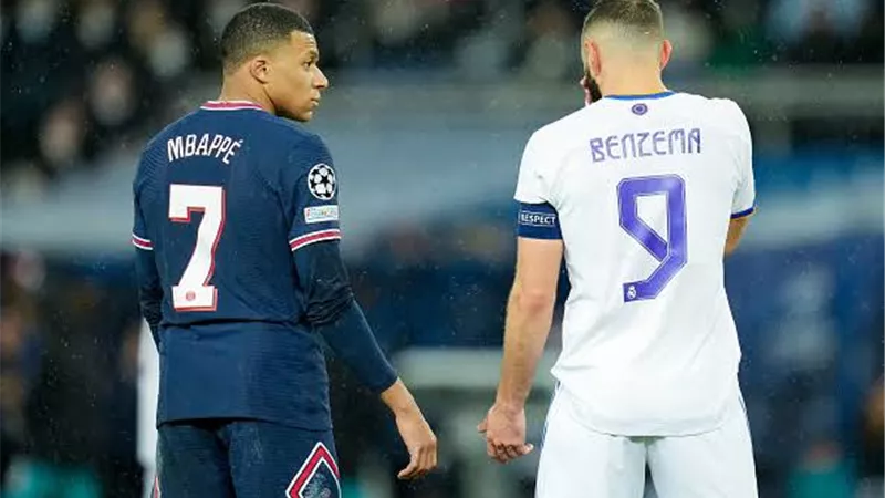 بنزيما يكشف حقيقة حديثه مع مبابي لانتقاله إلى ريال مدريد