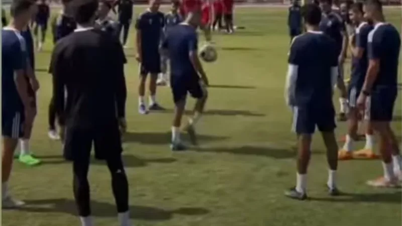 شاهد.. أفشة يستعرض مهاراته أمام زملائه خلال مران الفريق