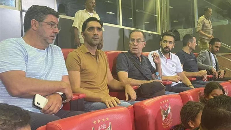 فيتوريا يحضر مباراة فاركو والبنك الأهلى فى الدورى