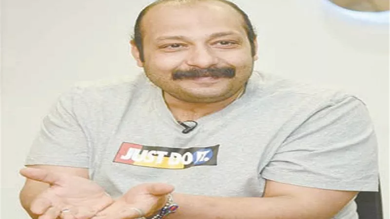 محمد ثروت يواصل تصوير أعماله الجديدة