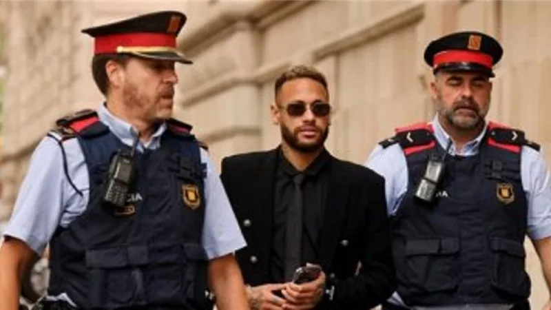 نيمار أمام القضاء الإسباني : لم أشارك أبداً في مفاوضات ضمى لبرشلونة