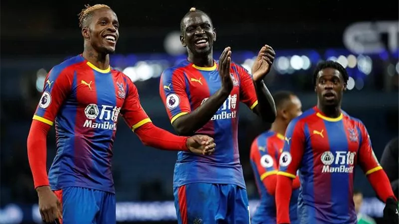 كريستال بالاس يفوز على وولفرهامبتون بثنائية فى الدوري الإنجليزي