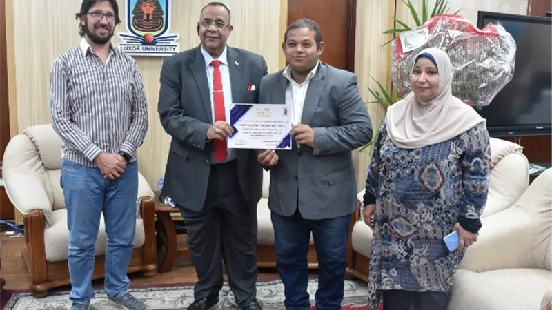 تكريم الطلاب الفائزين بالمراكز الـ1 فى مسابقة جامعة الأقصر