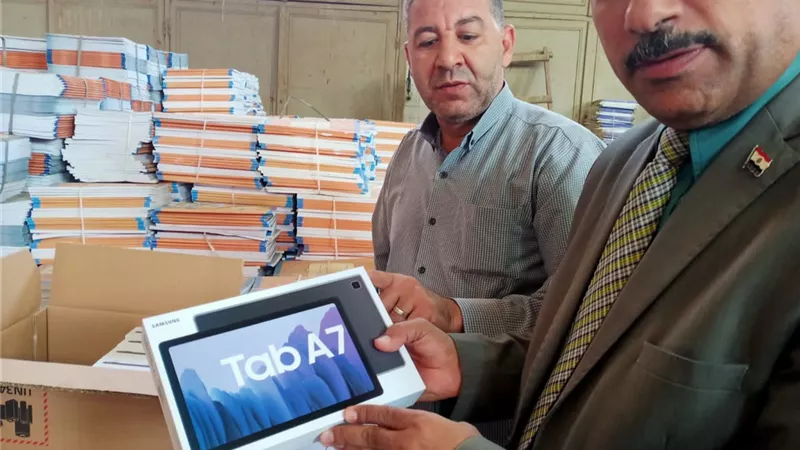 تسليم التابلت للمدارس الثانوية العربي والرسمي بالخانكة