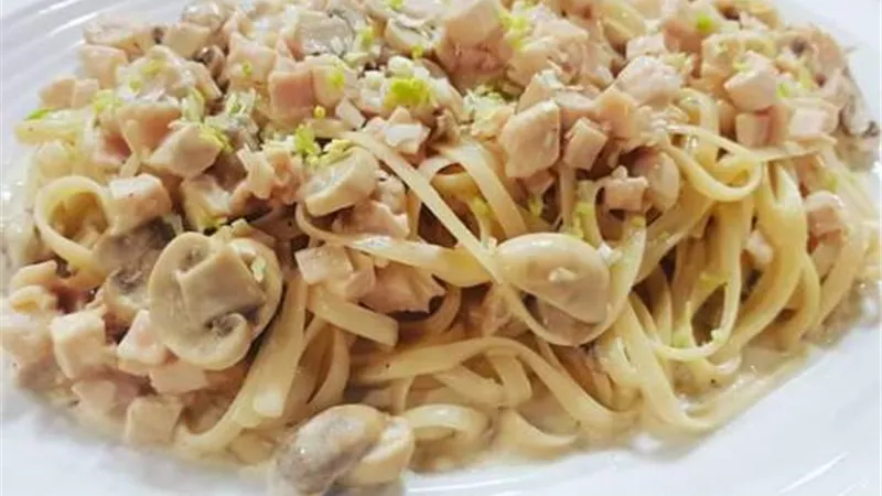 مكرونة بالصوص الابيض والمشروم